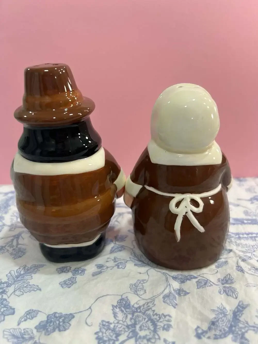 Publix The Pilgrim Pair Ceramic Salt And Pepper Shakers 1999
